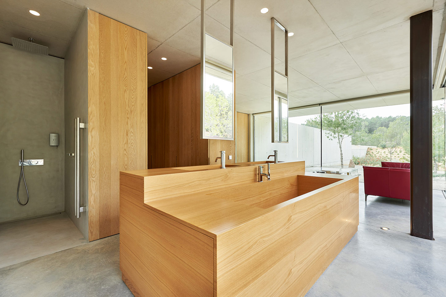 Image no. 1 of Custom wooden bathtub and vanity in Oak - Bathroom Island