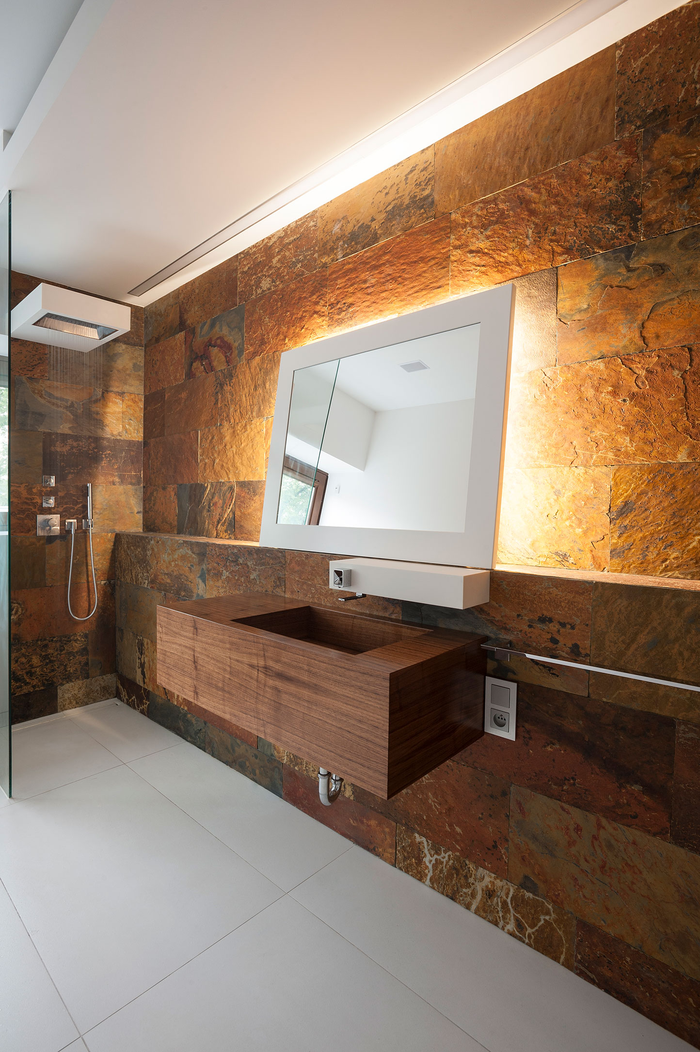 Image no. 1 of Custom bathroom in wood - Mobius: Edge House