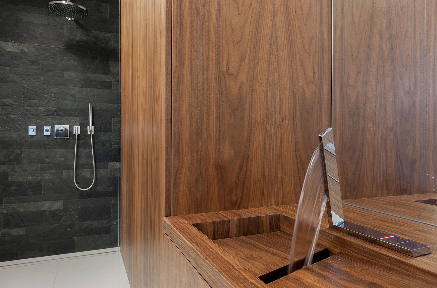 Image no. 3 of Custom bathroom in wood - Mobius: Edge House