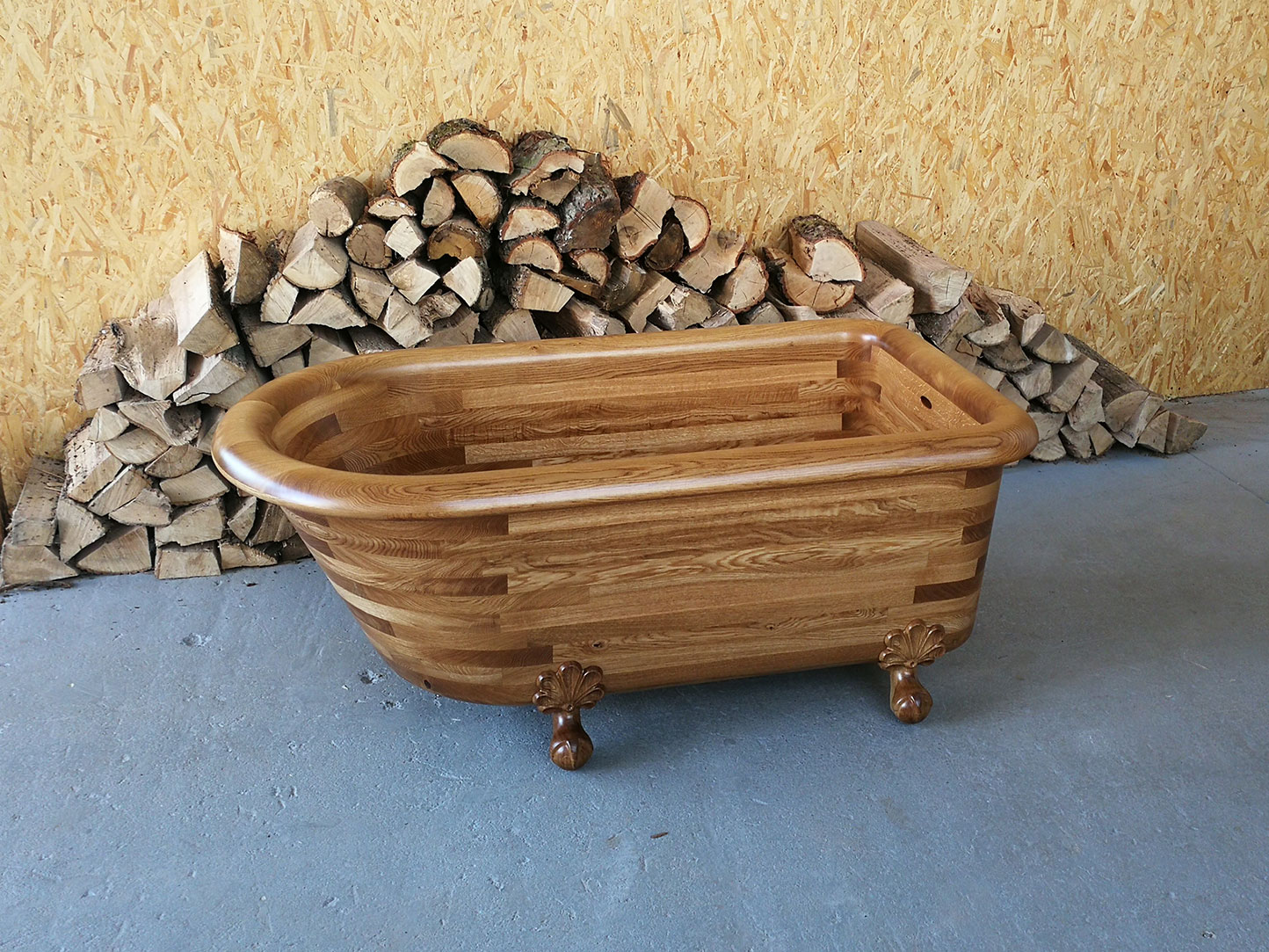 Image no. 1 of Custom wooden bathtub in Oak - Clawfoot bathtub