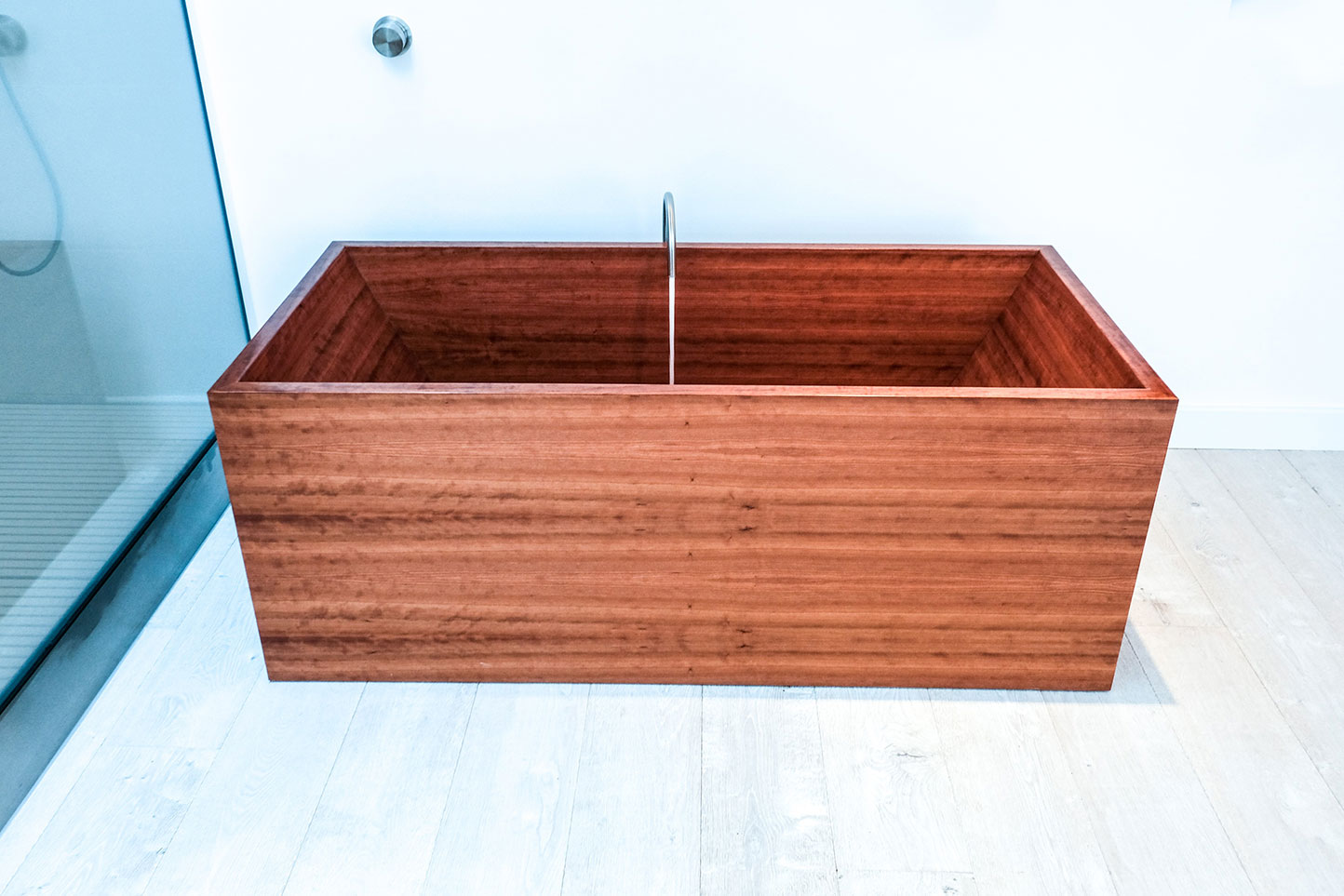 Image no. 1 of Ofuro wooden bathtub in American Cherry wood - London Cherry