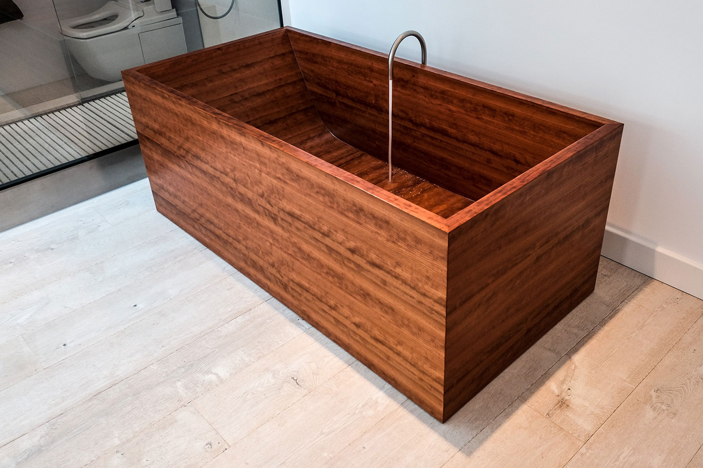 Image no. 2 of Ofuro wooden bathtub in American Cherry wood - London Cherry