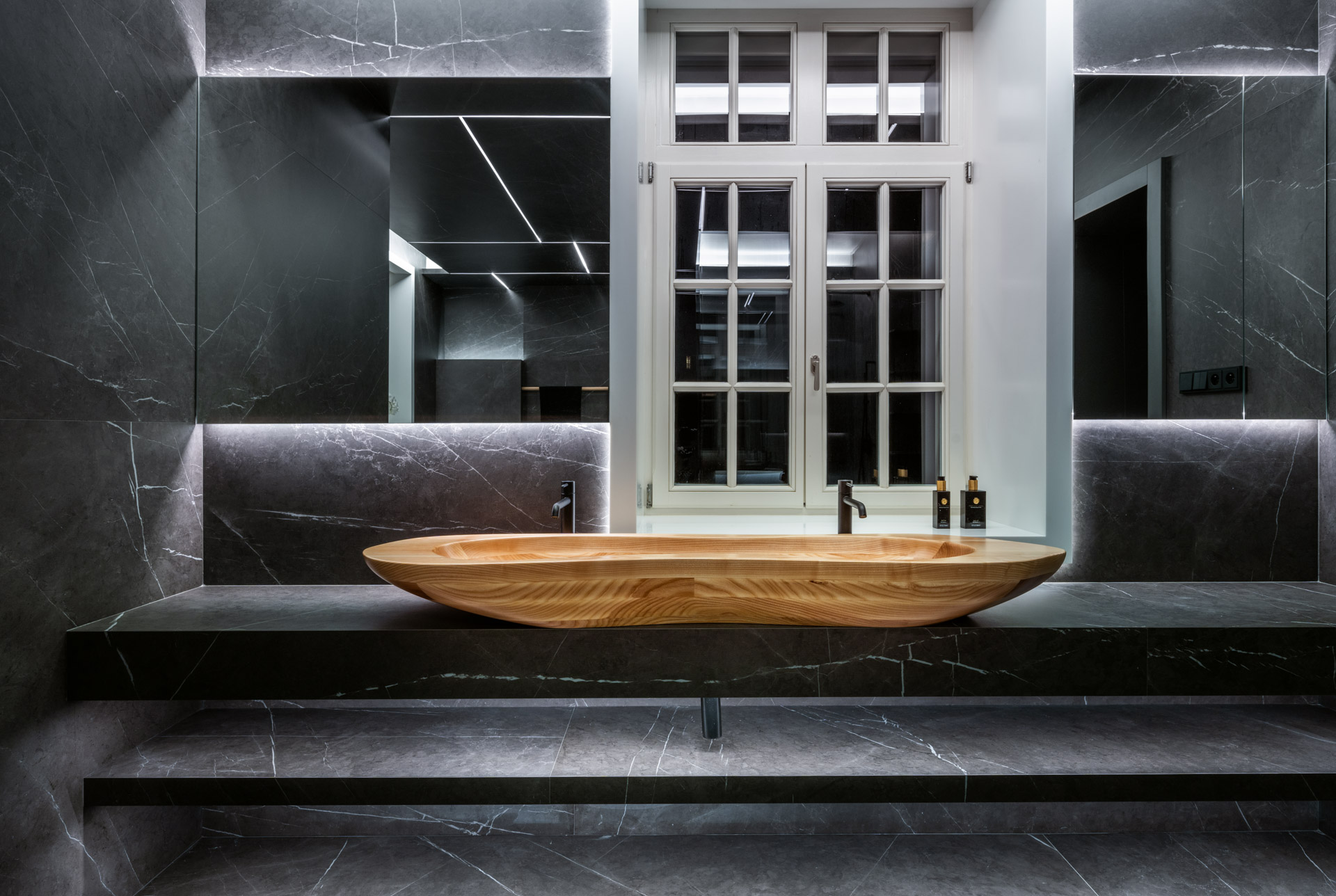 Image no. 7 of Custom bathtub and washbasin crafted in Ash wood - Defacto