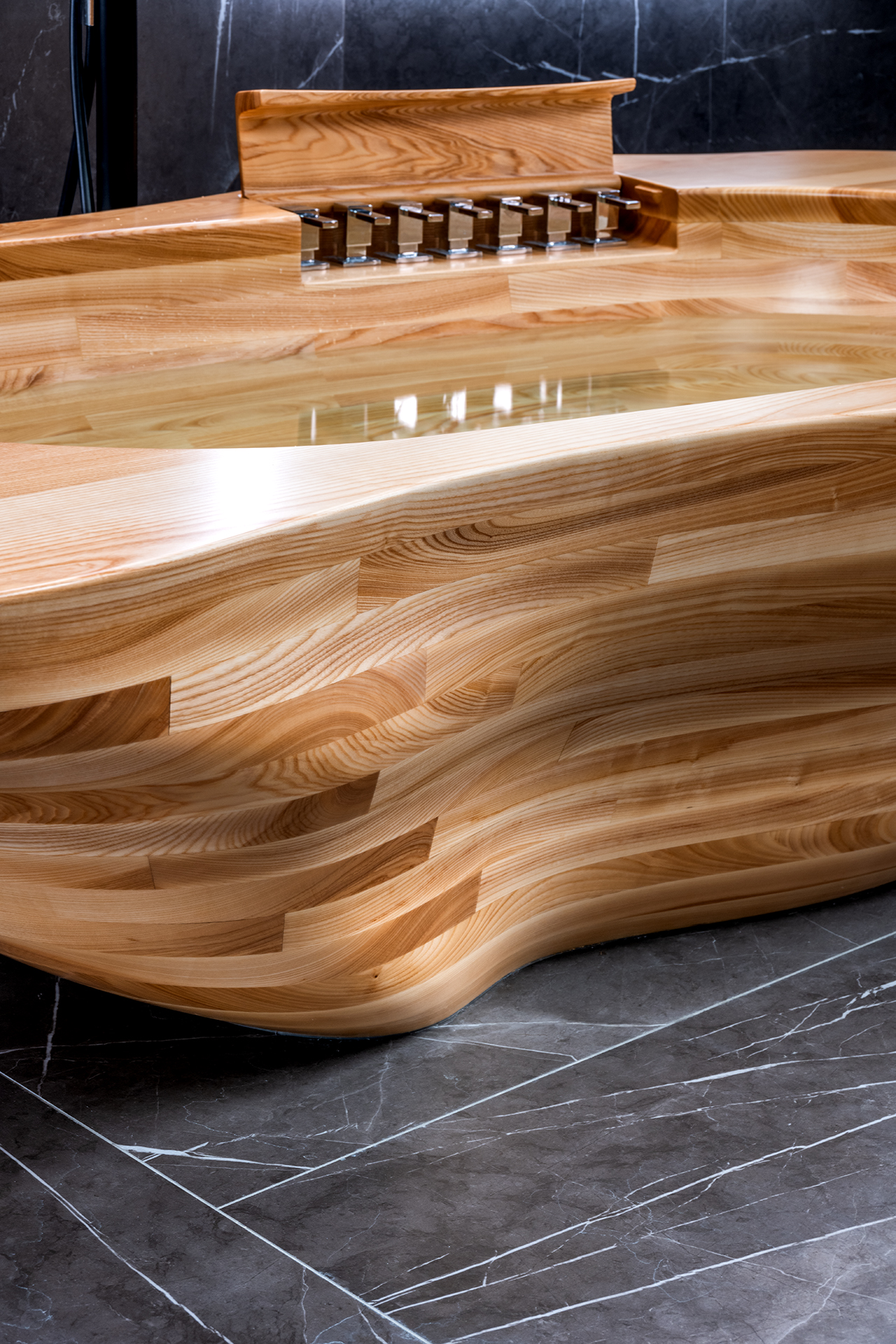 Image no. 5 of Custom bathtub and washbasin crafted in Ash wood - Defacto
