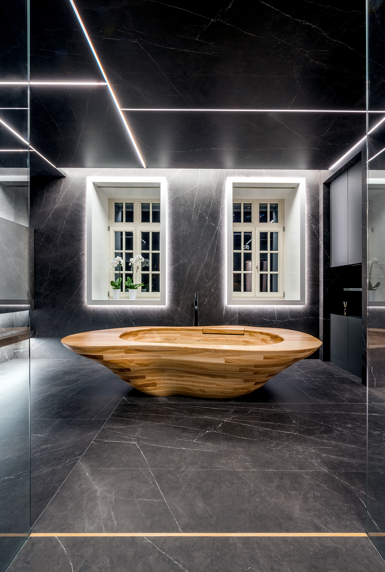 Image no. 2 of Custom bathtub and washbasin crafted in Ash wood - Defacto