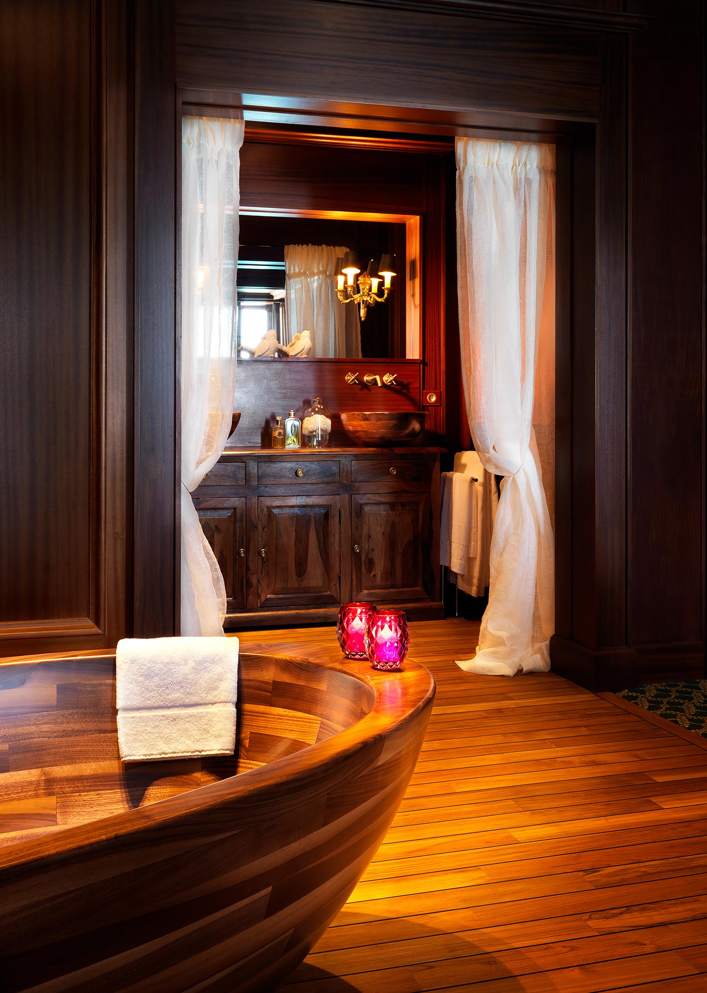 Image no. 11 of Wooden bathtub Baula in Walnut - Palace de Menthon